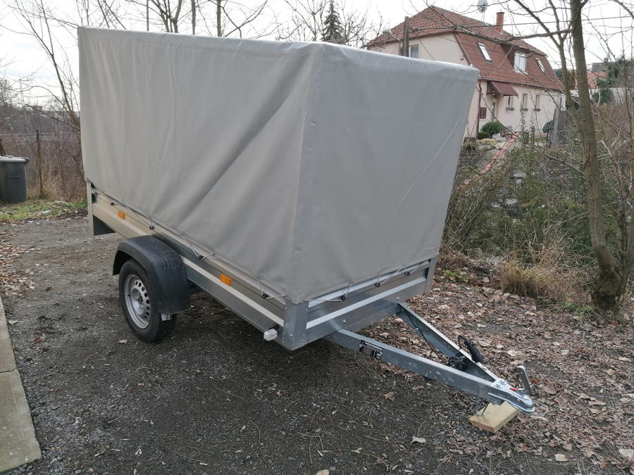 Ponyvás utánfutó